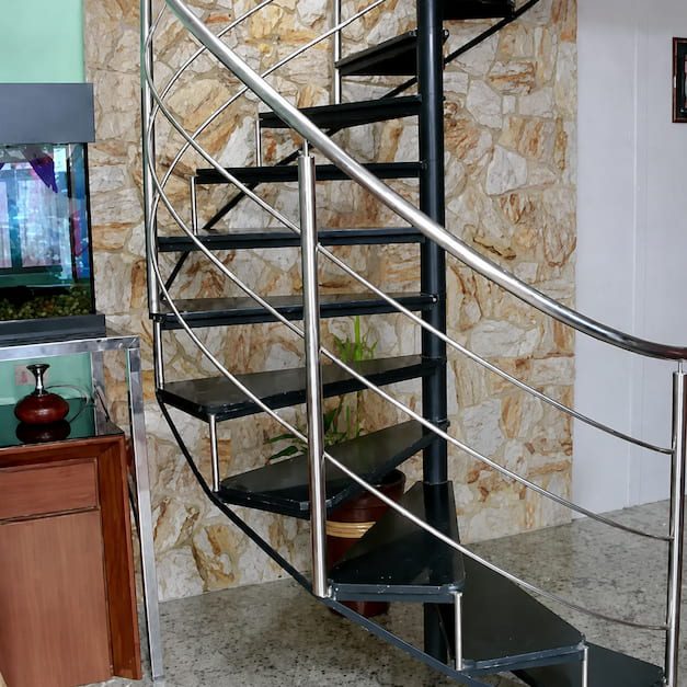 Guarda-corpo de inox em Guarulhos: fabricação sob medida